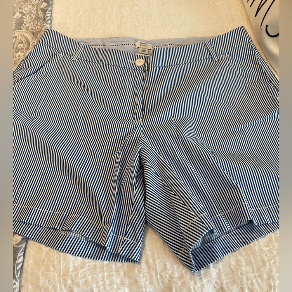 Crown & Ivy Light Blue white striped Caroline STRETCH 16W Shorts Classic